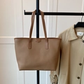 Sac cabas minimaliste en cuir marron avec fines bandoulières et texture grainée - Brun Sans Pendentif