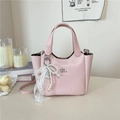 Sac seau rose en cuir craquelé avec nœud perlé et breloque petit chaton mignon - Rose avec pendentif