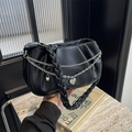 Sac à main nuage noir plissé avec poignée tressée et pendentifs cœur en argent - Noir