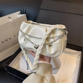 Sac à main plissé blanc crème chic avec bandoulière tissée et chaîne argentée à cœur - Blanc Cassé
