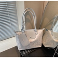 Gros plan du sac cabas bleu clair avec imprimé lapin mignon et pochette assortie - Bleu