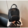 Détails du sac à dos noir en similicuir plissé et mesh avec garniture en métal argenté - Noir