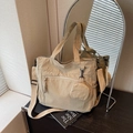 Grand sac cabas en nylon kaki avec bandoulière large et pendentif porte-monnaie rond - Khaki