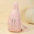 Borsa a tracolla rosa con cerniere decorative e tracolla con motivo a onde bianche e rosse - Rosa