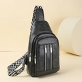 Borsa a tracolla nera in similpelle con tracolla geometrica e cerniere argentate - Nero