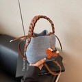 Sac seau en denim bleu et cuir marron avec breloque cheval et anse tressée - Bleu Denim