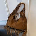 Bolso hobo bohemio de ante marrón con flecos largos y correa de hombro suave - Marrón
