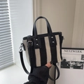 Mini sac cabas tissé à rayures noires et blanches avec bandoulière en cuir réglable - Noir & Blanc