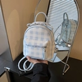 Mini sac à dos à carreaux bleu clair avec détails argentés et petit nœud frontal - Bleu