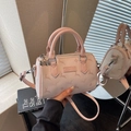 Sac Boston rose à imprimé cerf et poignées en cuir, avec bandoulière amovible incluse - Rose