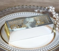 Dettaglio macro della scatola bomboniera Love argento con intaglio laser - Argento Riflettente