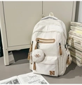 Détail du sac à dos en toile crème avec tirettes en cuir et petit porte-monnaie suspendu - Avec Pendentif / Blanc