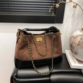 Bolso tote vintage de ante marrón y cuero negro con correa de cadena dorada - Marrón