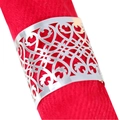 Rond de serviette argenté ajouré avec motif de volutes sur serviette rouge foncé - Argent Réfléchissant