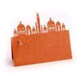 Dettaglio del segnaposto glitterato arancione tagliato al laser con silhouette di moschea per Eid - Bronzo Antico