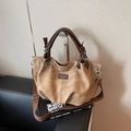 Sac fourre-tout rétro en cuir camel avec écusson logo et large bandoulière textile - Kaki