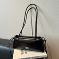 Sac à bandoulière baguette noir classique avec finition brillante et logo en métal argenté - Noir