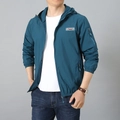 Giacca protettiva solare da esterno leggera e traspirante in blu ciano per uomo - M / Blu Denim
