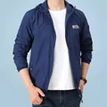 Giacca protettiva solare sottile blu scuro da uomo con cappuccio per attività all'aperto - M / Blu Reale