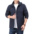 Giacca a vento da uomo blu navy impermeabile con cappuccio e tasche con zip - M / Blu scuro