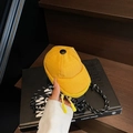 Mini borsa a tracolla a forma di cappello giallo con tracolla in corda intrecciata - Giallo