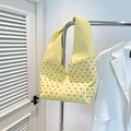 Borsa hobo gialla stile punk con borchie metalliche e finitura lucida chic - Giallo
