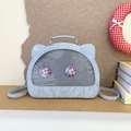 Hellblaue Ita-Bag mit Katzenohren, Sichtfenster und lila Anime-Anstecknadeln - Blau