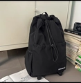 Vue détaillée du sac à dos en nylon noir avec logo KEMIBAG et fermeture à cordon - Noir
