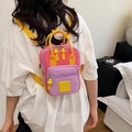 Mini sac à dos rose et violet avec bretelles jaunes et détail du logo erin erin chic - Violet