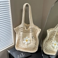 Handgemaakte gehaakte crèmekleurige shopper met 3D madeliefje en rasterpatroon - Beige
