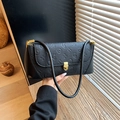 Borsa sottospalla retrò in pelle nera con trama litchi e fibbia in metallo oro - Nero