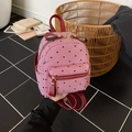 Mini-Rucksack für Damen mit rotem Streifenmuster, schwarzen Herzpunkten und Schleife - Rosa