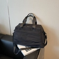 Grande borsa tote nera in nylon con tracolla regolabile e manici robusti - Nero
