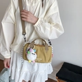 Borsa porta cellulare gialla senape minimalista con ciondolo mostro di peluche - Cachi Con Pendente