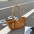 Caramel woven tote bag with bohemian bead tassel and trendy wave-shaped rim design - Khaki