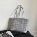 Silver checkered tote bag with leather handles and fashion logo plate for women - Silver No Pendant