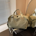 Hellgrüne große Reisetasche aus wasserfestem Nylon mit verstellbarem Gurt - Grün