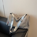 Borsa da viaggio grigia in nylon resistente con cerniere metalliche e tracolla - Grigio