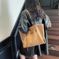 Bolso tote de lona marrón con correas de cuero para el uso diario y las compras - Marrón
