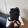 Piccola borsa a tracolla in nylon nero da donna con tasche multiple e stile minimalista - Nero