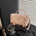Rosafarbene Nylon- und Leder-Umhängetasche mit goldener Schnalle und Gurt - Rosa
