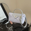 Hellblaue Nylon-Maultasche mit Lederklappe und verstellbarem langem Umhängeriemen - Blau