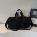 Sac de voyage noir avec texture plissée et bandoulière réglable pour le sport - Noir