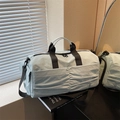 Sac de voyage vert menthe imperméable avec bretelles et grande poche avant - Bleu