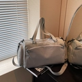 Sac de sport gris en nylon imperméable avec poche frontale zippée texturée - Gris
