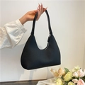 Sac à bandoulière Hobo noir minimaliste en cuir grainé pour femme chic - Noir