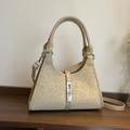 Sac seau beige avec gaufrage léopard et fermoir argenté en version port d'épaule - Kaki