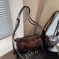 Borsa a cilindro in pelle marrone scuro lucida con tracolla regolabile alla moda - Marrone