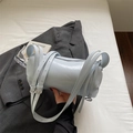Borsa a cilindro celeste in pelle sintetica liscia con dettagli plissettati laterali - Blu Menta