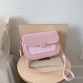 Stijlvolle roze crossbodytas van kunstleer met een fijn ruitjespatroon detail - Roze